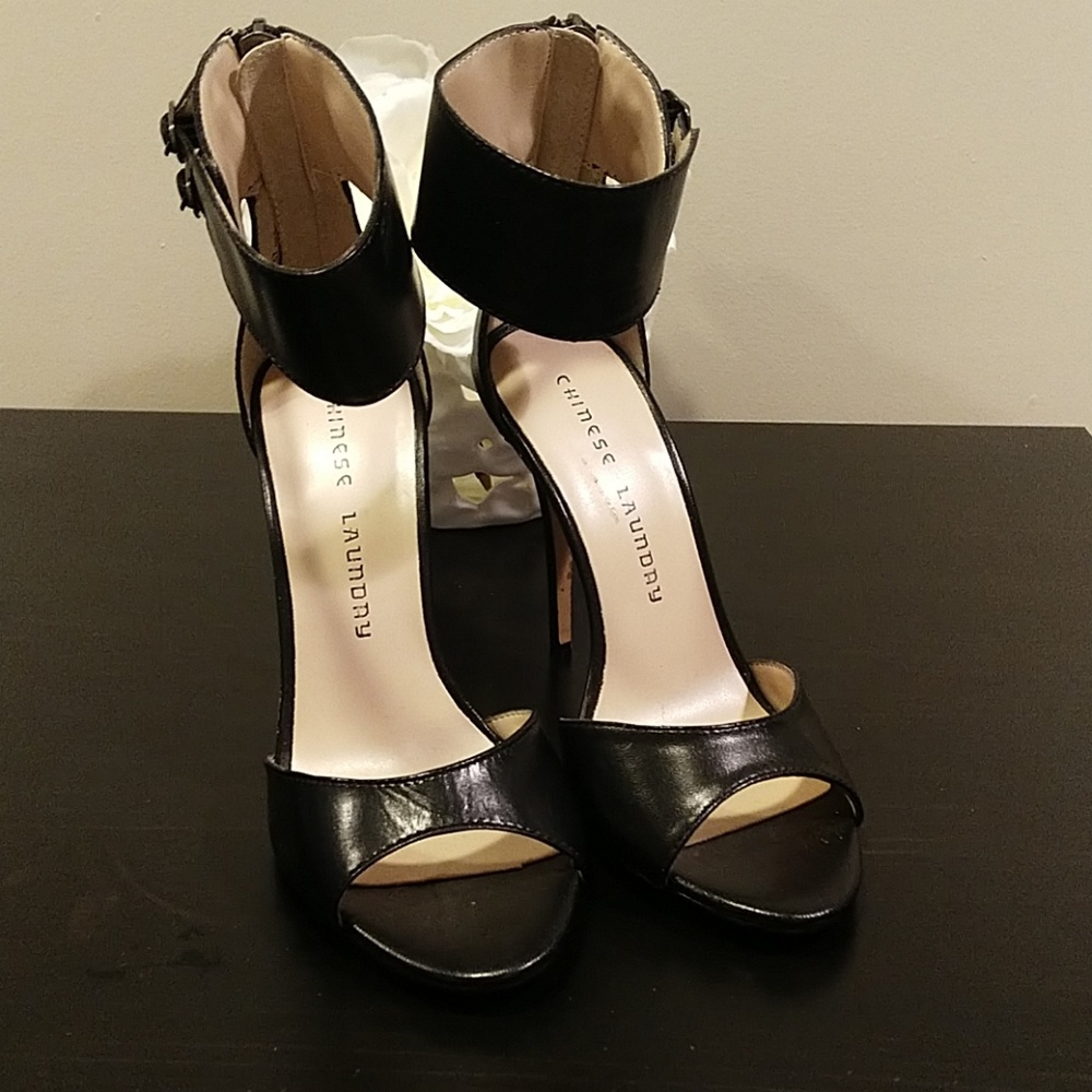 Heels - Picture 2 of 3